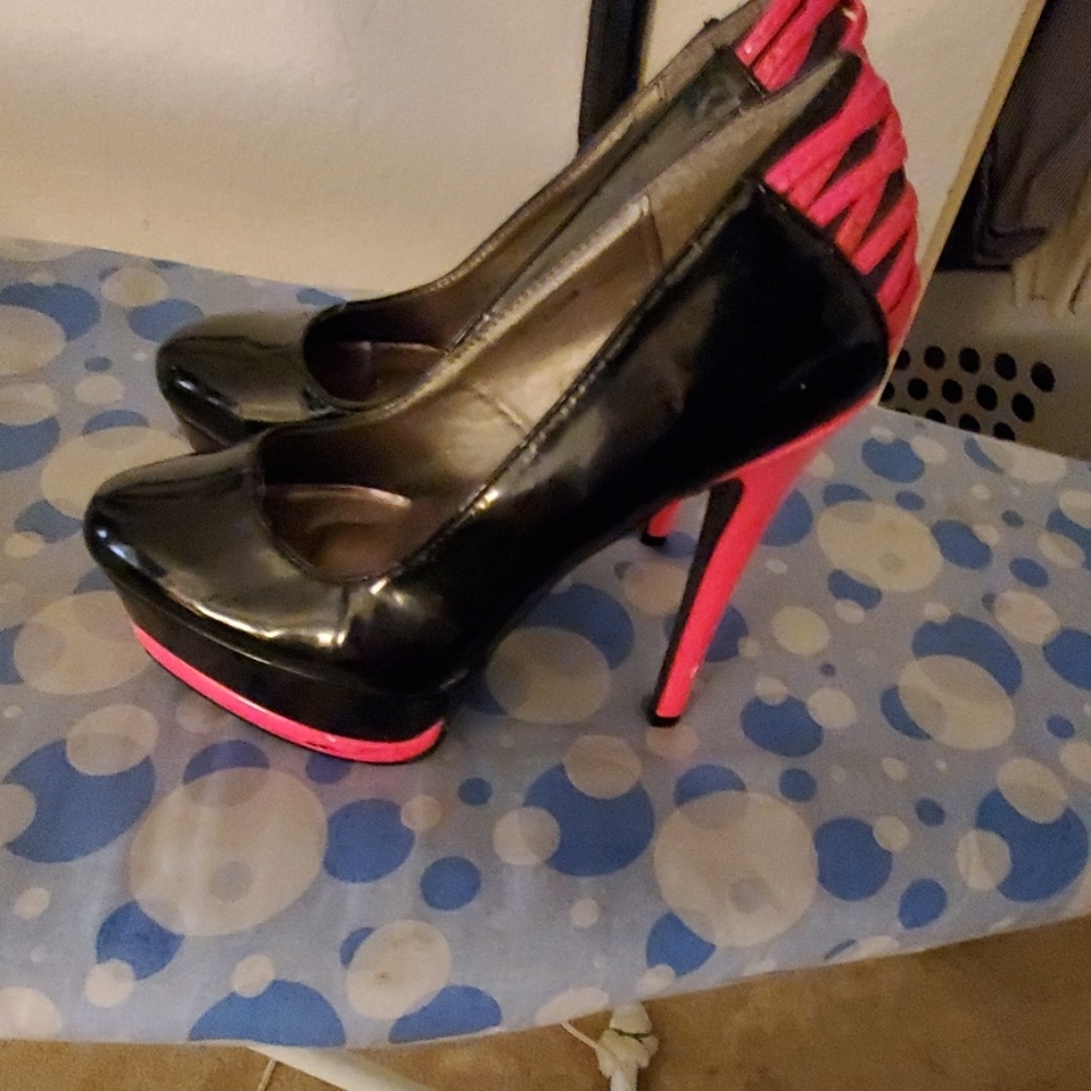 Shoes - Picture 2 of 4